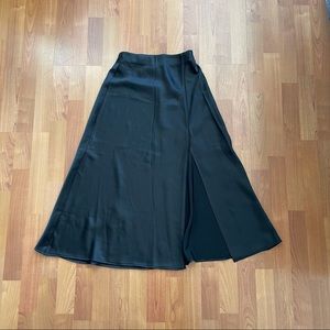 Silky 🖤midi-skirt with slit